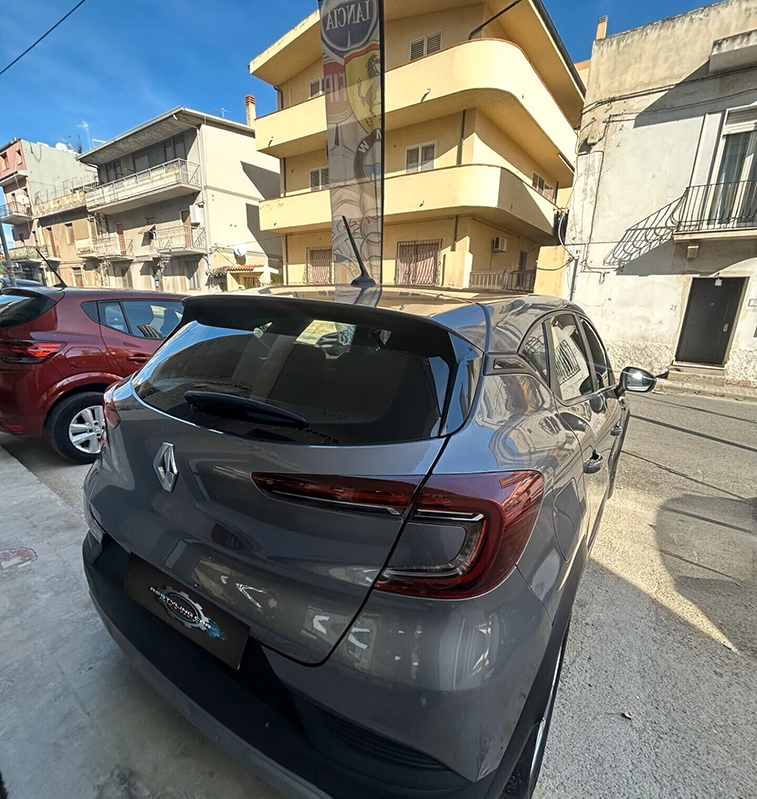 Renault Captur Blue dCi 115 CV EDC Business - immagine 2